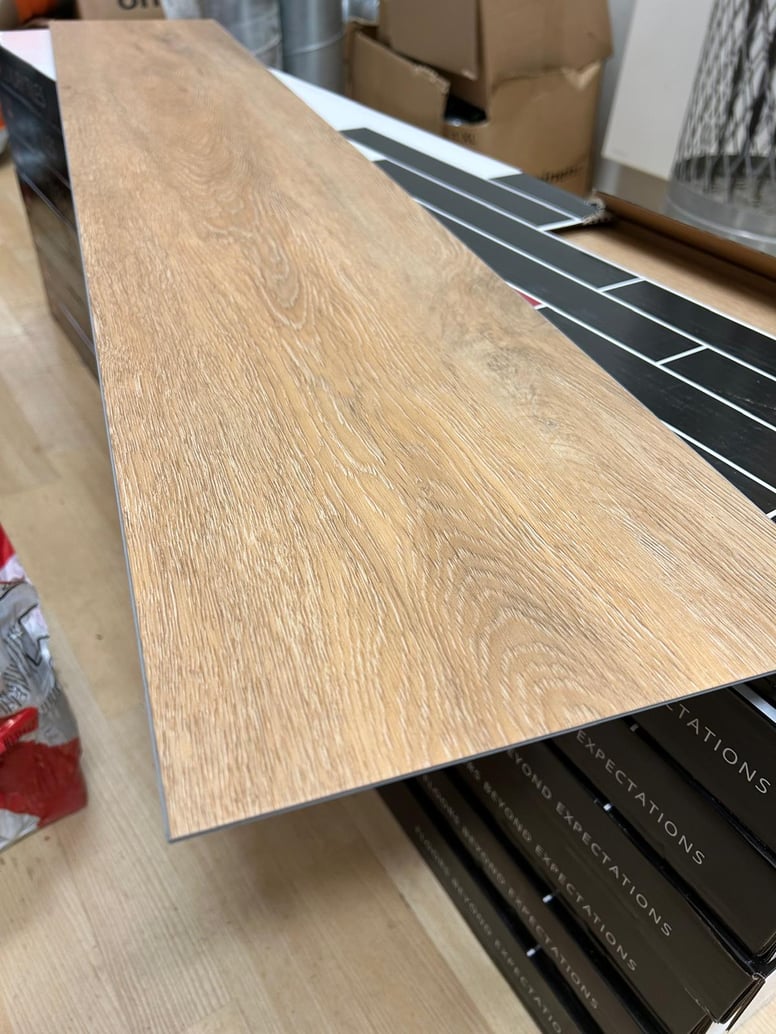 Vinyylilankku Kährs Luxury Tiles, Sapo CLW 218 lukkopontillinen