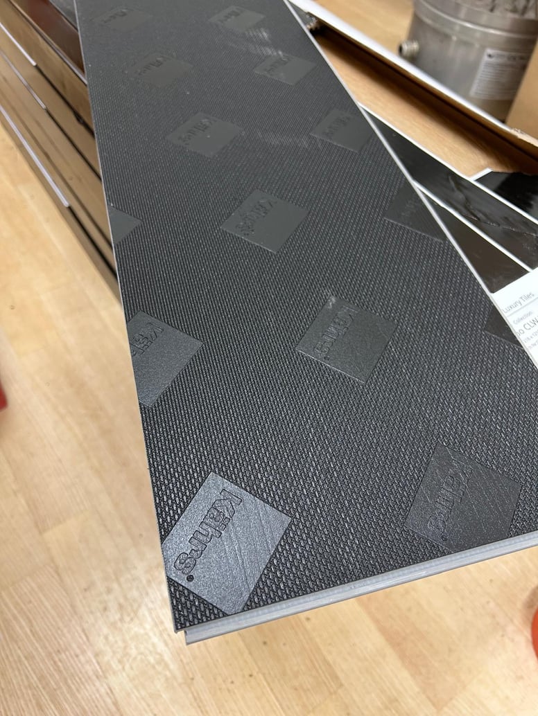 Vinyylilankku Kährs Luxury Tiles, Sapo CLW 218 lukkopontillinen